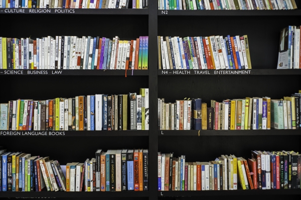 Hotel The Alcove Library